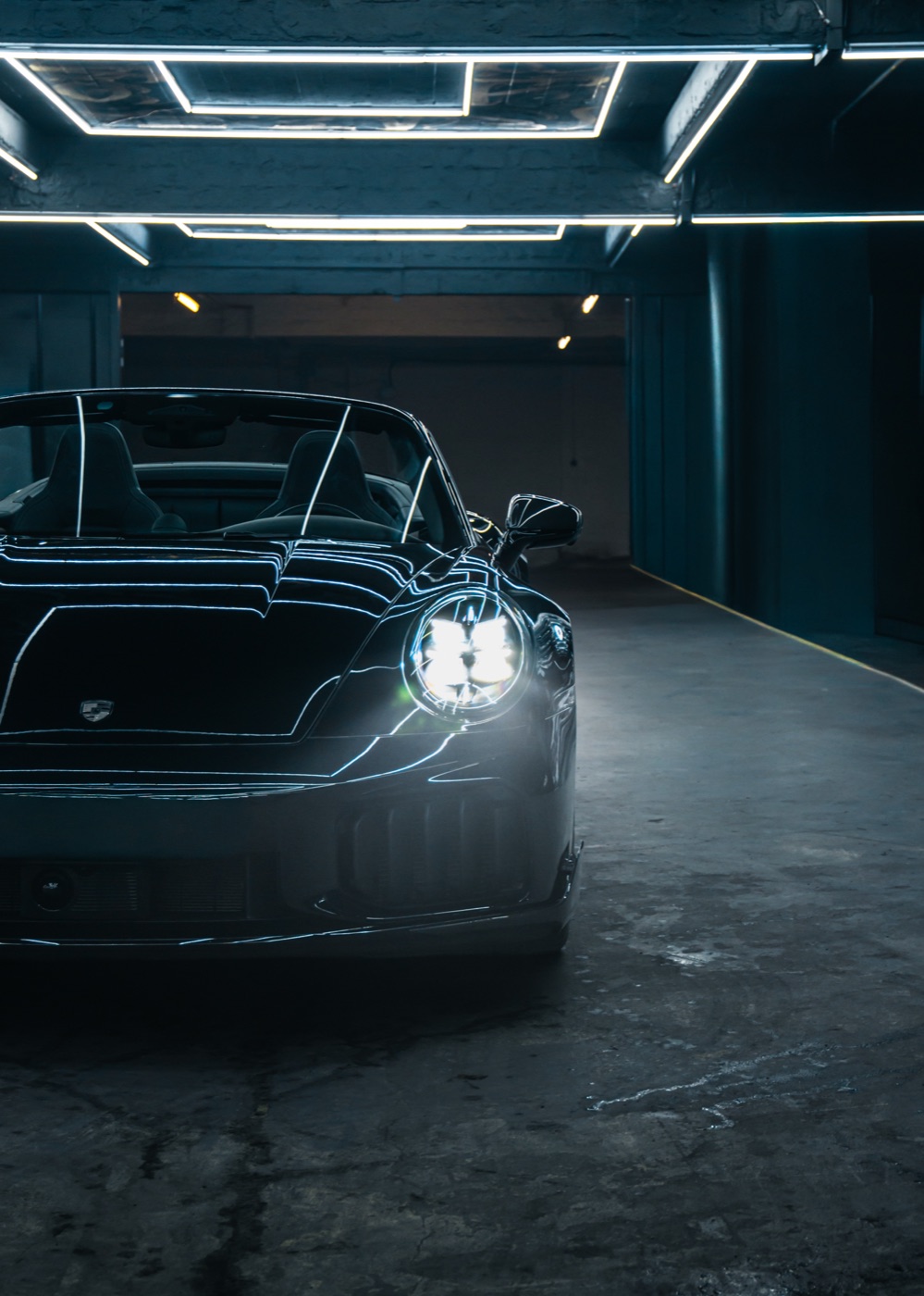 Front des Turbo S Cabriolet mit Scheinwerfer und Porsche-Wappen